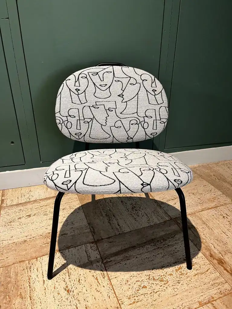fauteuil-bas-en-metal-200e-768x1024