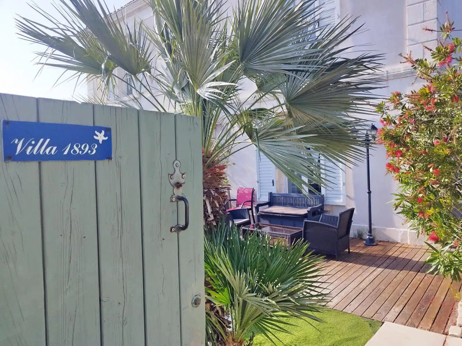 location-maison-groupe-rochelle-angoulins-entree-jardin-1600x1200